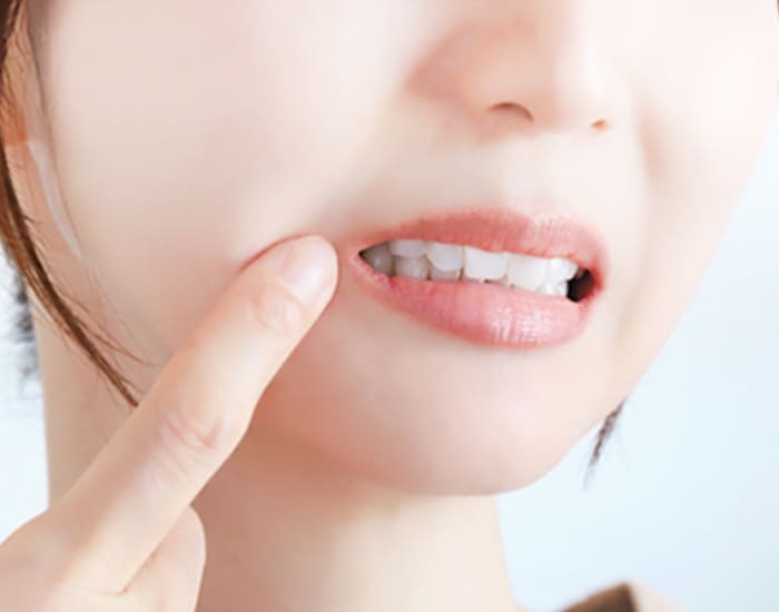 歯の色や歯並びが気になる